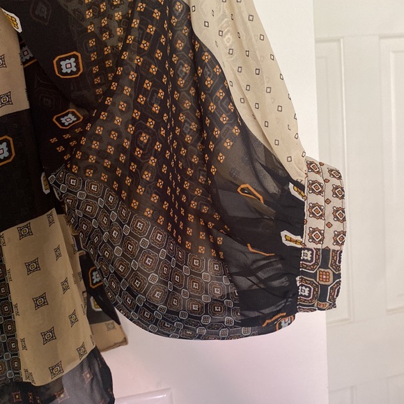 Banana Republic Sheer Blouse - Picture 4 of 7